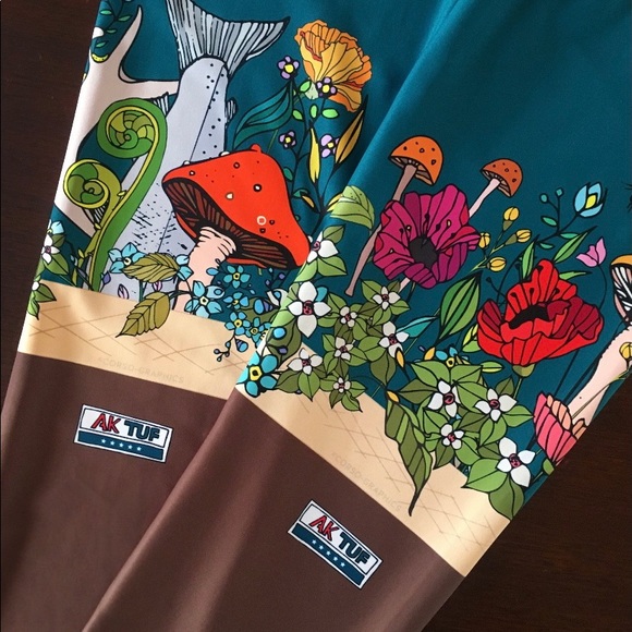 Unique Leggings, Alaskan Artist, Corso Graphics. - Picture 2 of 7